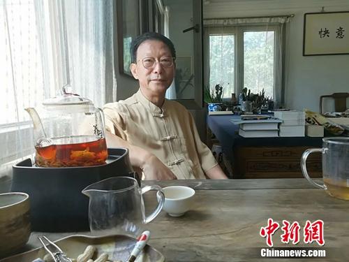 資料圖：吳悅石在接受記者采訪。上官云 攝