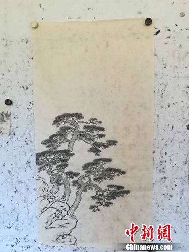 吳悅石正在創(chuàng)作的一幅作品。上官云 攝