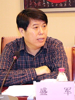 盛　軍